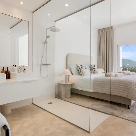 Apartmán Luxurious Penthouse - View, Roof Terrace, 3br - 2ba