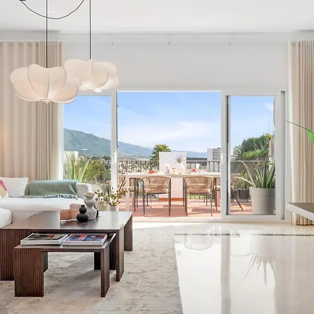 Luxurious Penthouse - View, Roof Terrace, 3br - 2ba Apartmán *
