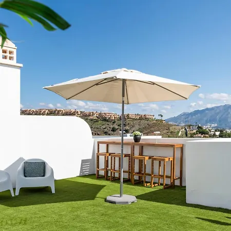Luxurious Penthouse - View, Roof Terrace, 3br - 2ba Apartmán Estepona