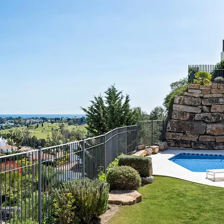Luxurious Penthouse - View, Roof Terrace, 3br - 2ba
