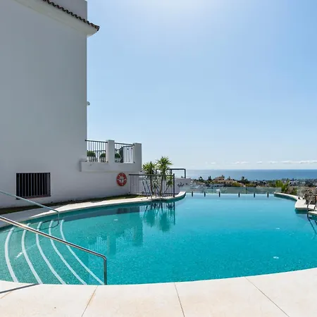 Luxurious Penthouse - View, Roof Terrace, 3br - 2ba Apartmán Estepona