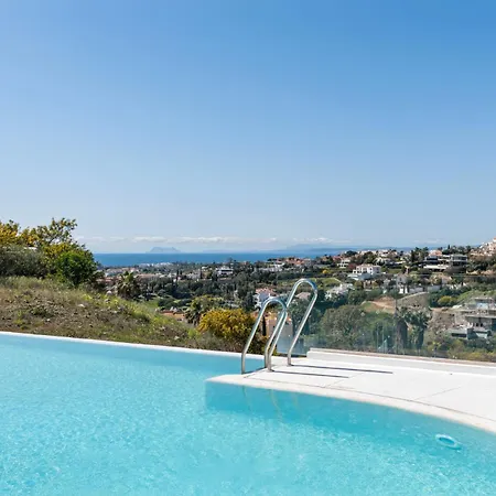 Luxurious Penthouse - View, Roof Terrace, 3br - 2ba * Estepona