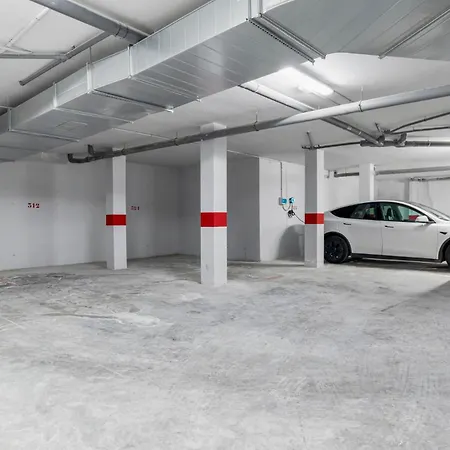 Luxurious Penthouse - View, Roof Terrace, 3br - 2ba