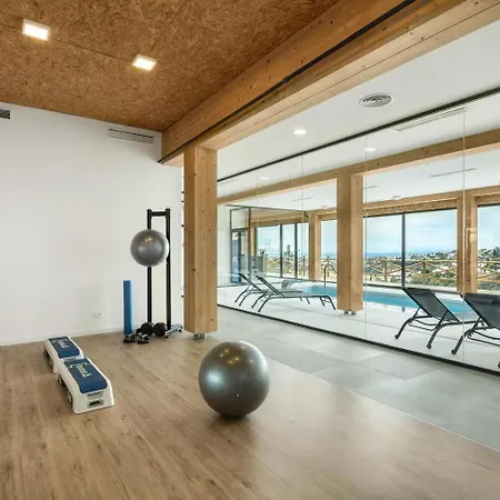 Luxurious Penthouse - View, Roof Terrace, 3br - 2ba * Estepona