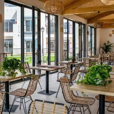 Luxurious Penthouse - View, Roof Terrace, 3br - 2ba *