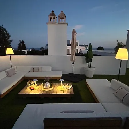 Luxurious Penthouse - View, Roof Terrace, 3br - 2ba