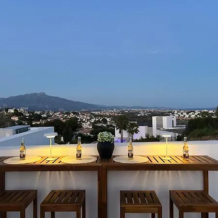Luxurious Penthouse - View, Roof Terrace, 3br - 2ba *
