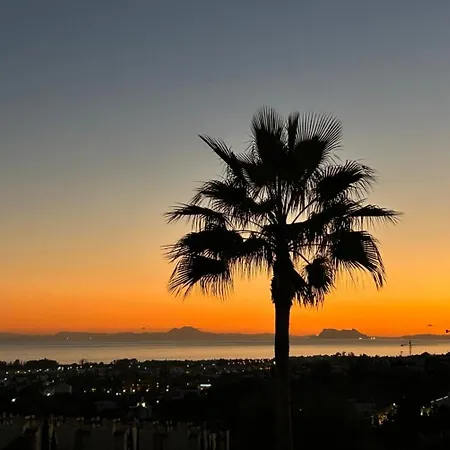 Luxurious Penthouse - View, Roof Terrace, 3br - 2ba Apartmán *