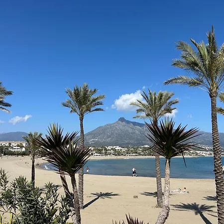 Luxurious Penthouse - View, Roof Terrace, 3br - 2ba Apartmán